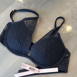 NWT Incredible by Victoria’s Secret Lightly Lined Plunge Bra